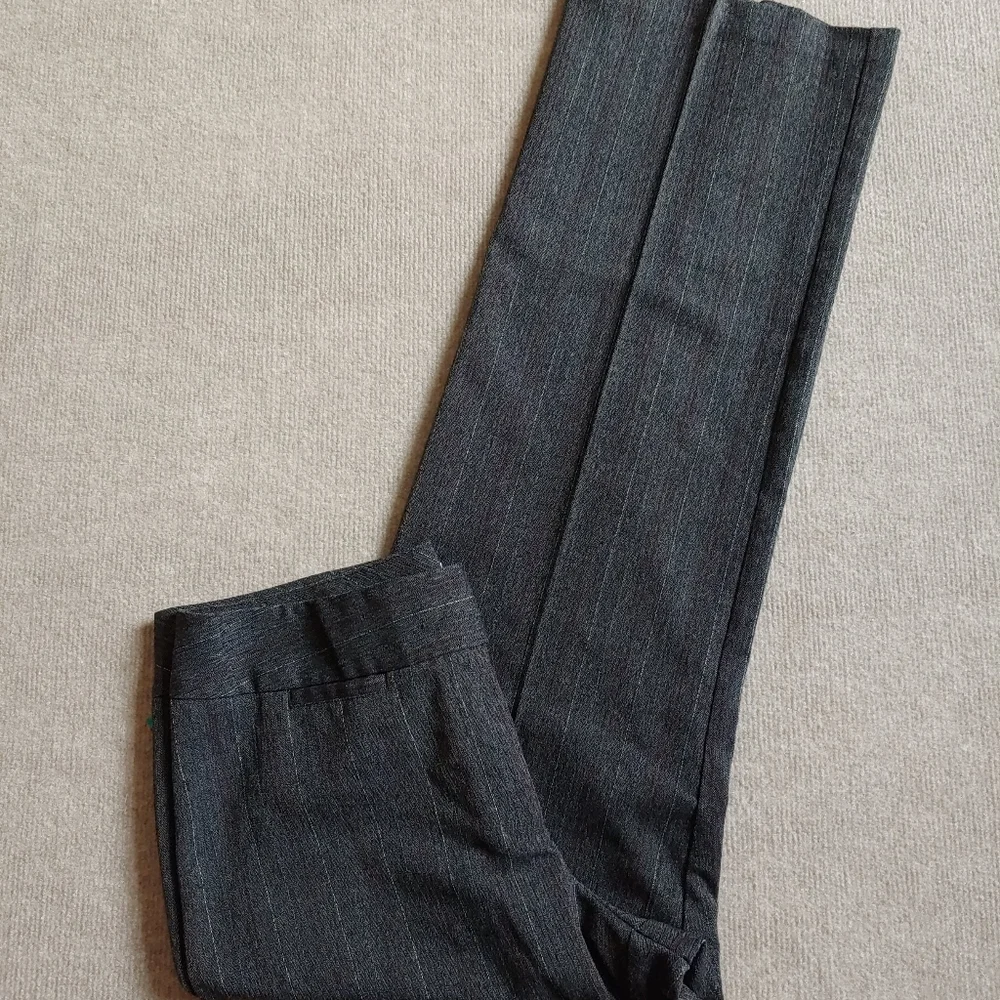 Chicos Wide Leg Dress Pants Womens Size 1.5 M 10 Gray Herringbone Striped Stret